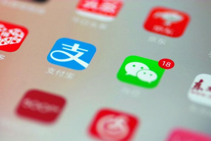 Half of China's Bank Customers Use WeChat, Alipay to Manage Finances