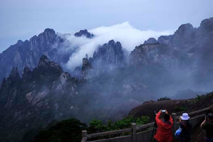 China's Yellow Mountain Operator Tempted Investors With Free Tickets