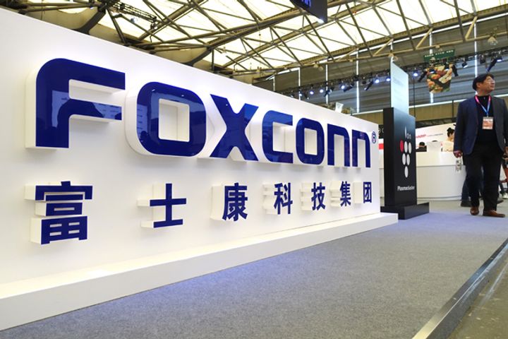 Foxconn Denies Recruiting Chinese Staff for US Factory