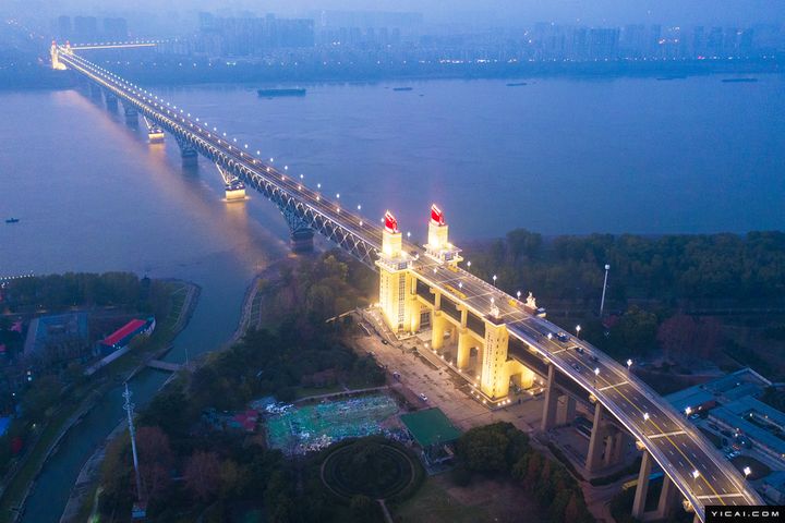 Half-Century Yangtze River Bridge Ends First Overhaul, Re-Opens at Year's End