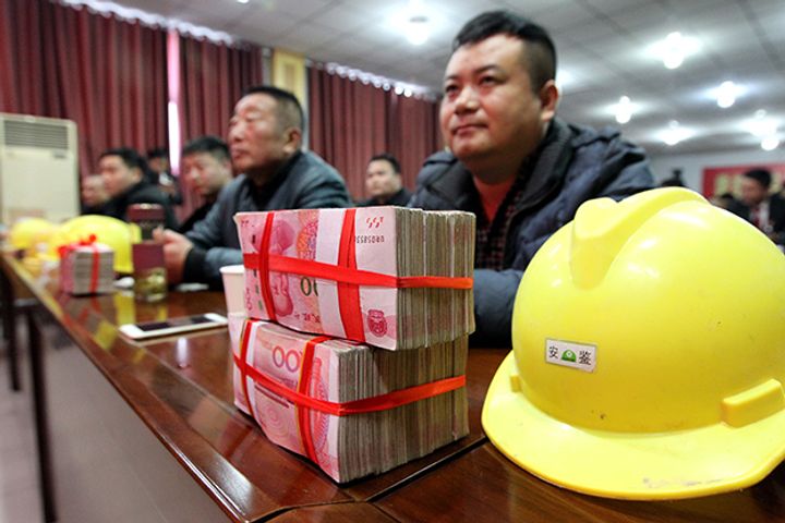 China's State-Owned Giants Deleverage, Pay Overdue Wages to Migrant Workers