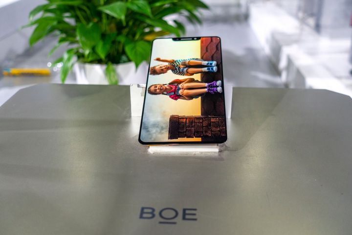 Apple Screens Chinese Panel Maker BOE as Its Third OLED Supplier