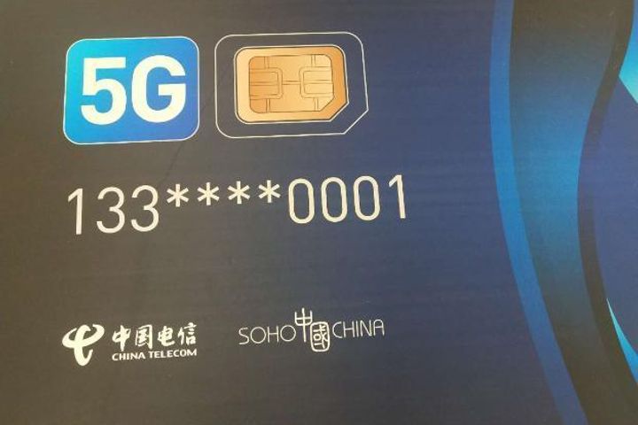 China Telecom Hands Its First 5G SIM to Soho China Chairman