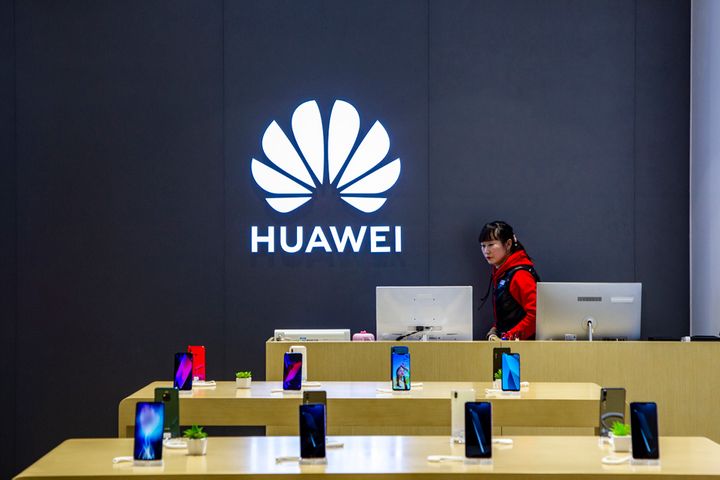 Huawei Boosts Net Profit 25% as Smartphone Sales Take Off