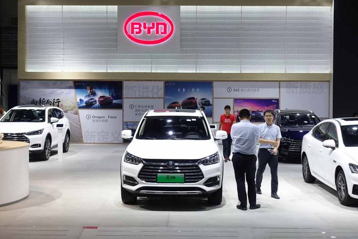BYD's Shares Fall After NEV Maker's Earnings Slide for a Second Year