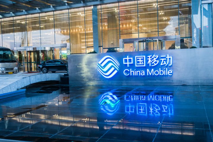 China Mobile Shares Fall After Earnings Lag Rivals