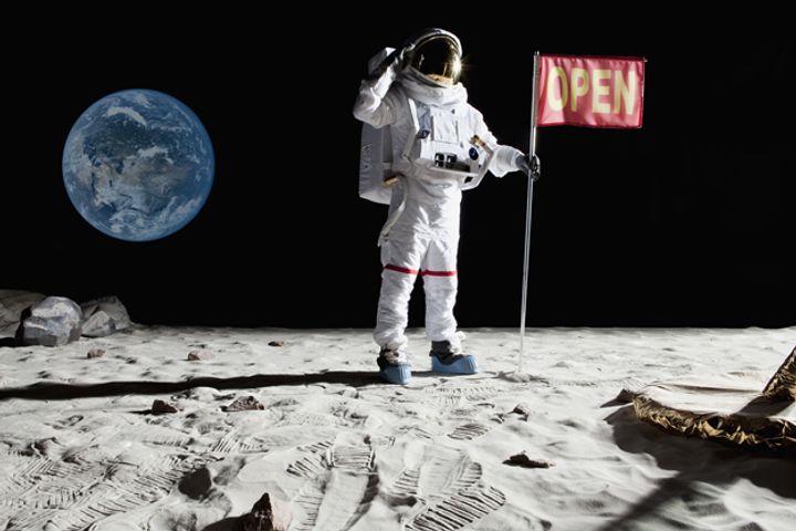 China to Send Men to Moon in Decade to Explore Early Evidence of Life