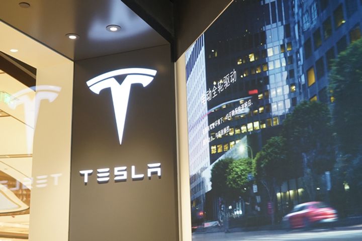 Tesla Clients Who Ordered Before China Price Cuts Suspect Upselling Behind Compensation