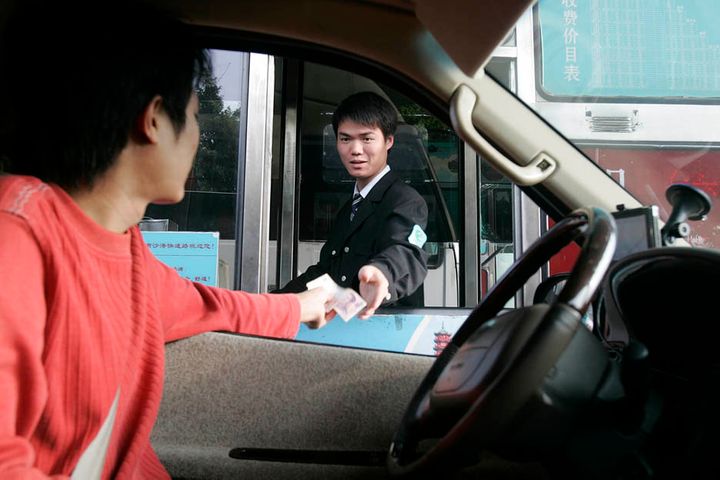 China's Transport Ministry Submits Plan to End Highway Toll Gates