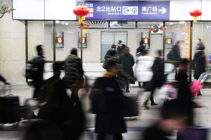 Beijingers Work Longer Office Hours Than a Decade Ago, NBS Survey Finds