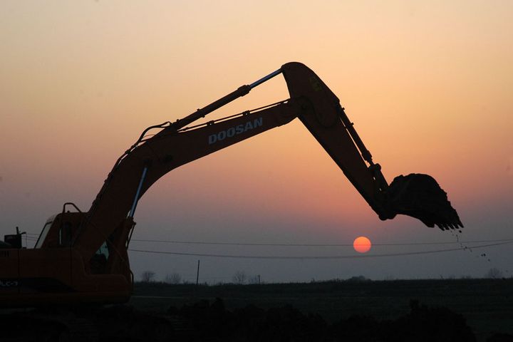 China's Excavator Sales Are on Track for Record High This Year