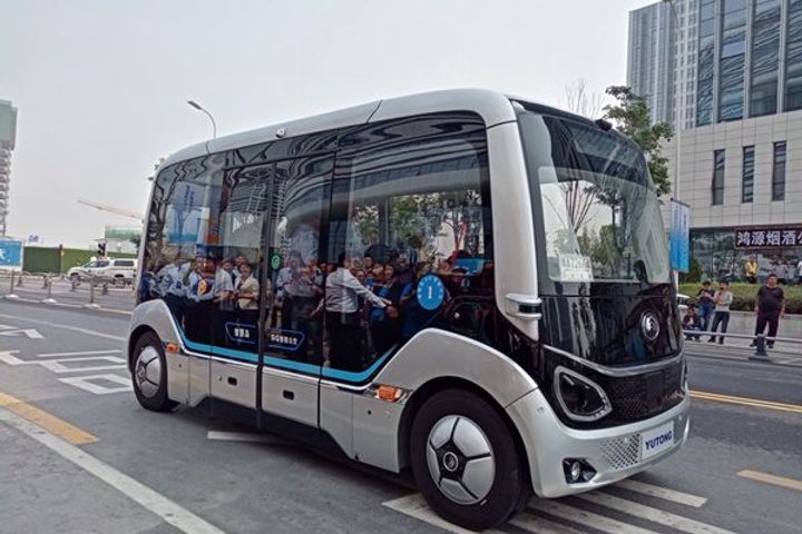チャイナモバイルが河南省に世界初の5G自動運転バスラインを開設