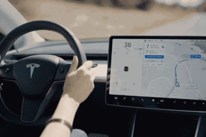Tesla Makes Its Navigate on Autopilot System Available to Chinese Users