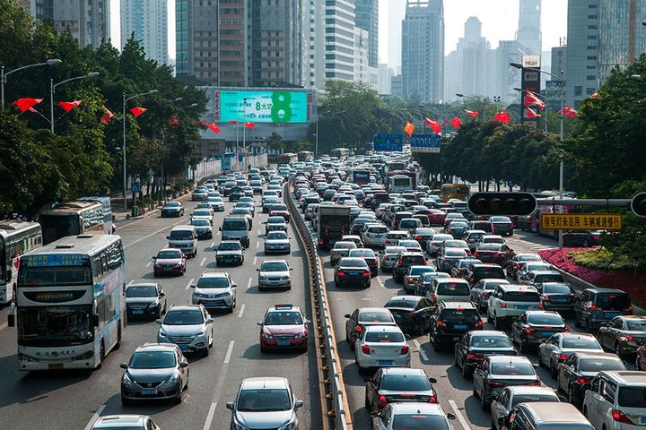 Shenzhen, Guangzhou to Add 180,000 License Plates to Spur Car Sales
