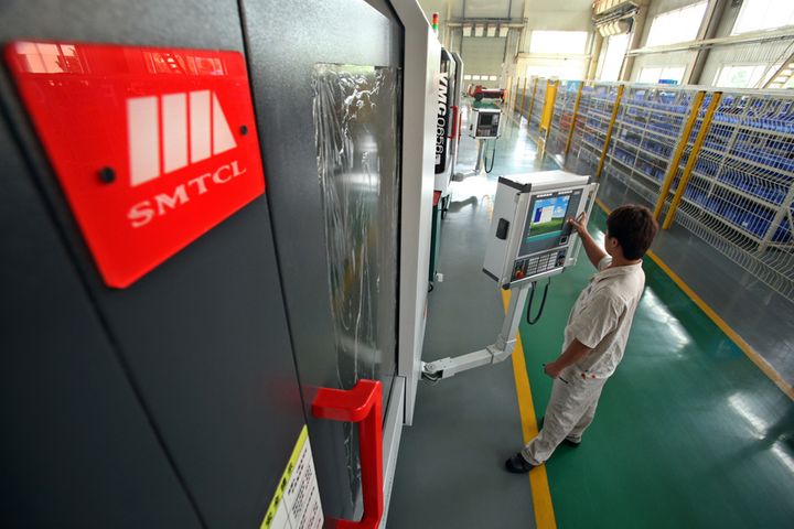 Shenyang Machine Tool's Shares Fall Before Recovering Amid Four New Defaults