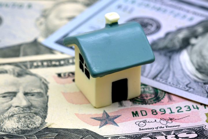 Chinese Splurged Most On US Houses for Seventh Straight Year Amid Sluggish Market