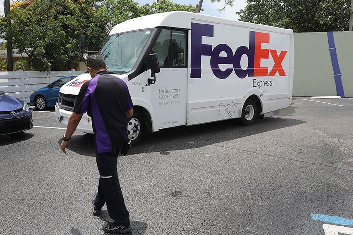 China Probes FedEx for Gunrunning