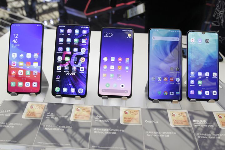 China's Smartphone Shipments Fell 7.5% in July, Tech Institute Says