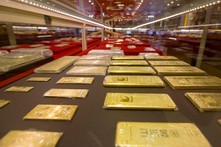 China Pares Forex Reserves by USD15.5 Billion in July Amid Eight-Month Gold Binge