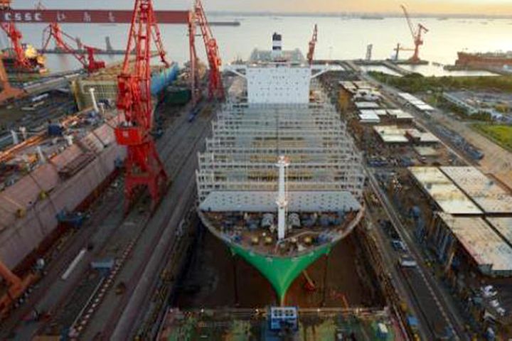 China Builds World's First 23,000-Tank LNG-Fueled Container Ship