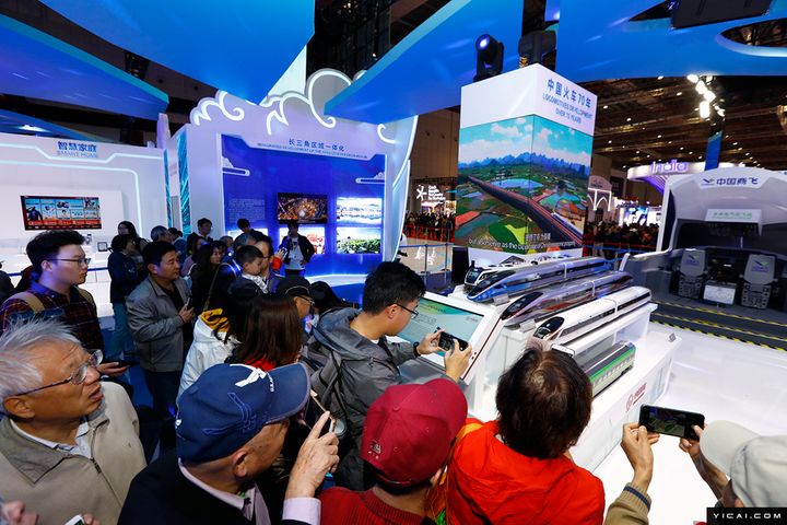 CIIE Signs Up 400,000 Visitors for Extended Country Exhibitions 
