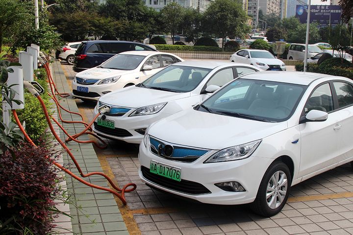  Chinese Electric Carmakers Drop After NEV Sales Slump Enters Fourth Month