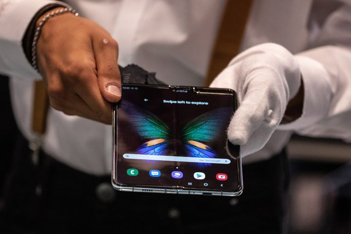  Samsung to Launch Foldable Phone in China on Nov. 8 to Bolster Local Sales