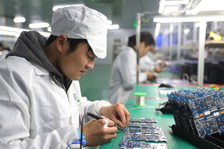 China's Electronic Device Making Industry Added 8.9% More Value in First Nine Months