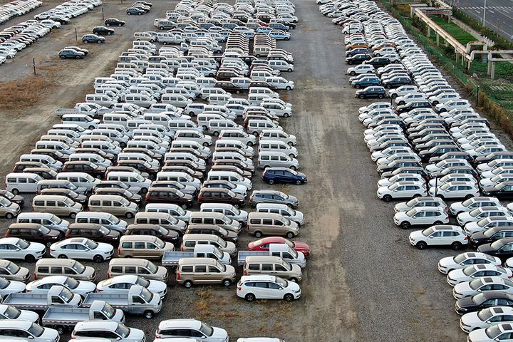 China's Car Sales Extended Slump Last Month as Buyers Tightened Purse Strings