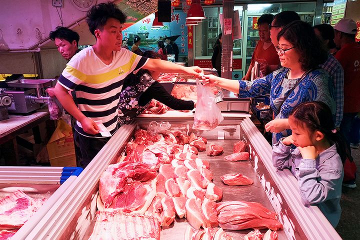China's Pork Prices Fall From Peak as Hog Breeding Picks Up, Ministry Says