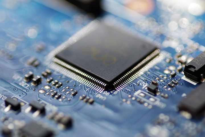 China Should Boost R&D Spending on Electronic Devices, Software and Chips, Think Tank Says