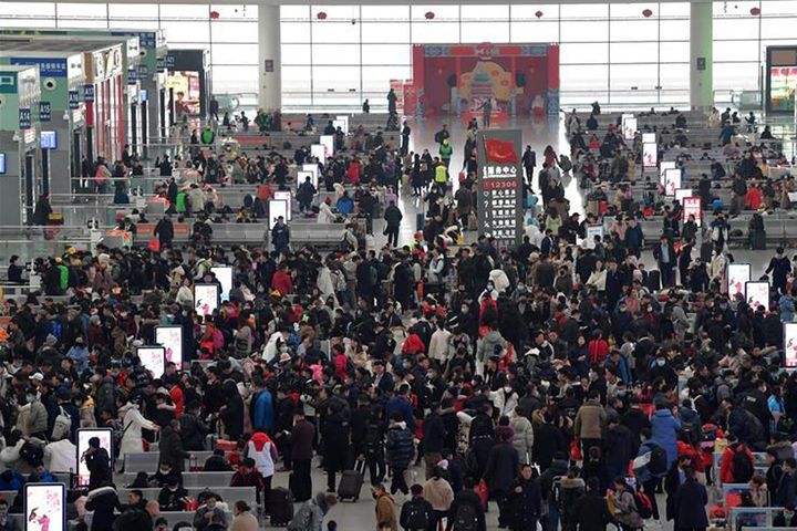 Deadly Virus Isn't Seen Curbing Holiday Travel in China. Quite the Opposite