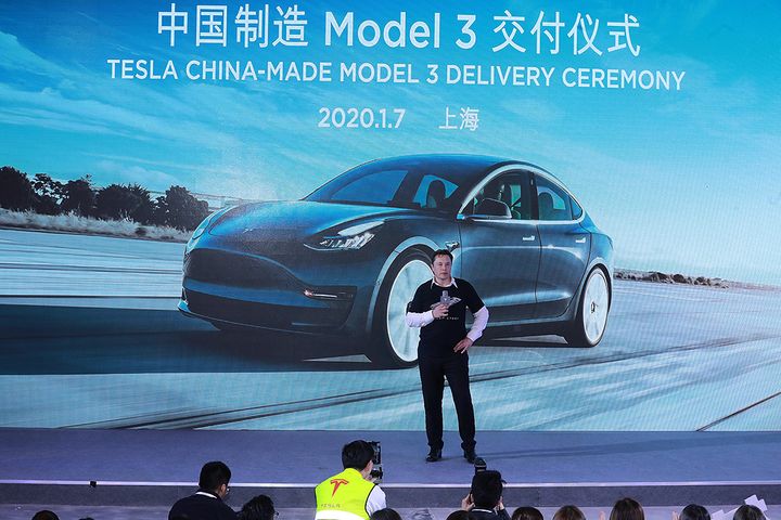 Dancing Musk Grabs World's Attention at Shanghai Model 3 Delivery Party