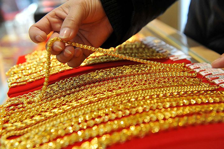 Gold Arcs to Seven-Year High in Shanghai as Middle East Conflict Looms