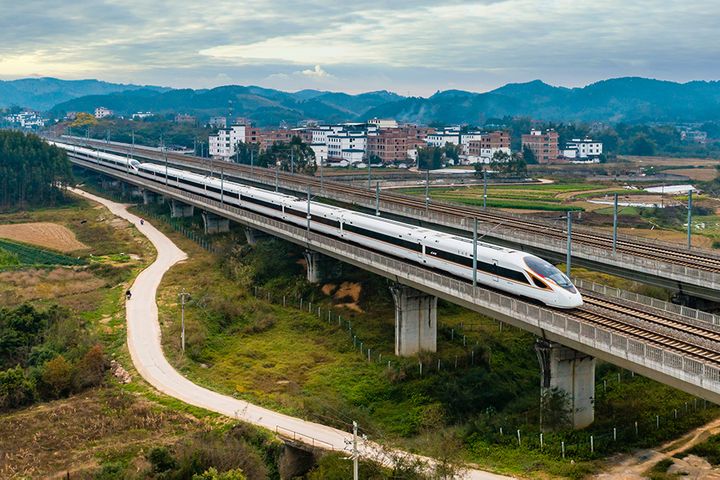 中国には現在35,000キロメートルの高速鉄道があります