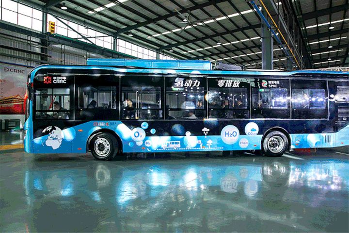 Chinese State Giants Roll Out First Hydrogen Bus With 600 km Range