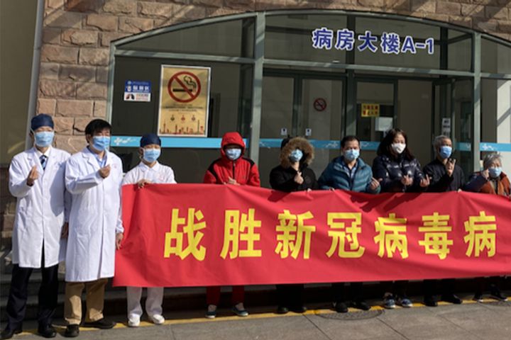 16 More Recovered Covid-19 Patients Leave Hospital in Shanghai