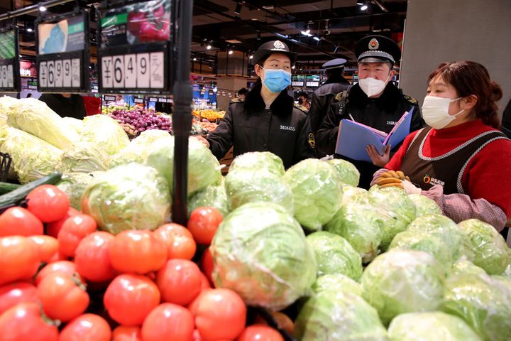 Covid-19 Closes 5% of China's Supermarkets, Half of Malls, Ministry Says