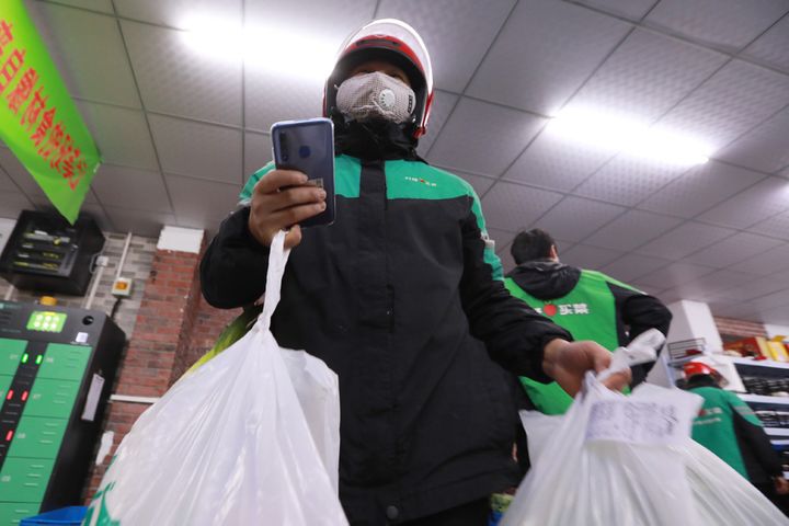 China's Food Drivers Get Paid 22% More After Virus-Hit Spring Festival