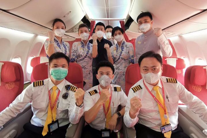 中国の航空会社幹部は、ウイルスの乱気流の中で自分の賃金を削減するか、無料で働きます