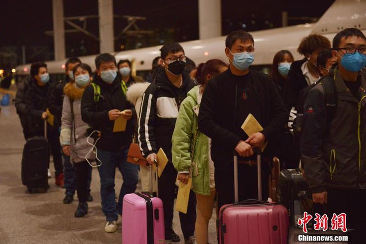 Hangzhou Welcomes First Special Train of Returning Migrant Workers