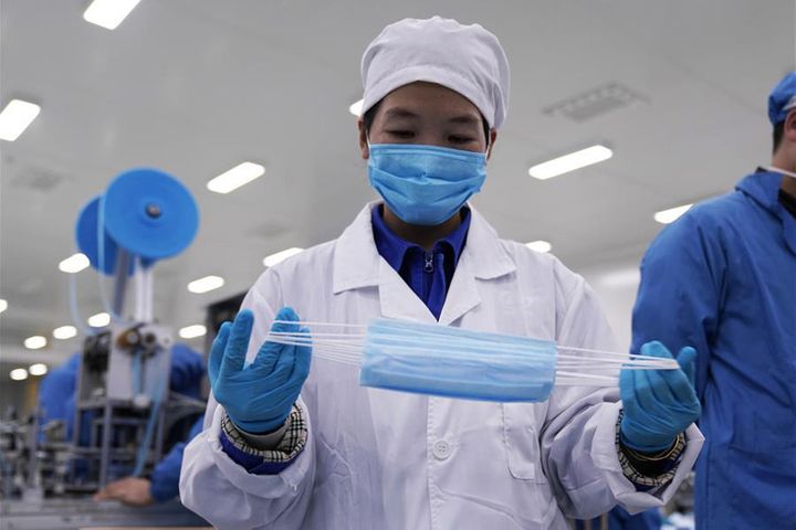 China Cranks Up Mask Production Despite Shortage of Raw Materials, Labor
