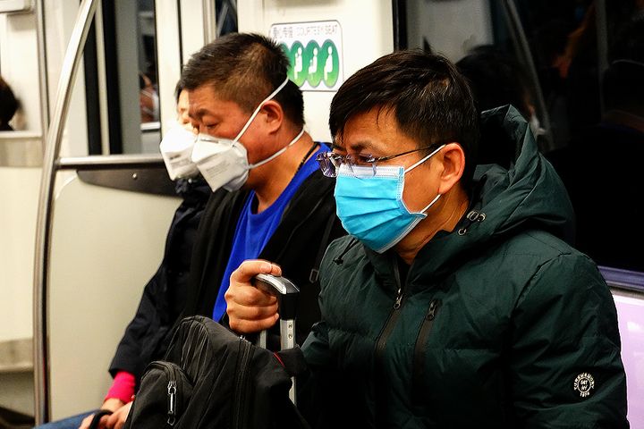 Shanghai Orders Bus, Taxi Riders to Don Masks 