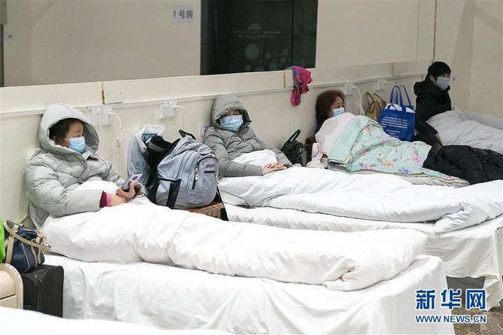 武漢初の仮設病院が患者に1,600台のベッドを開設