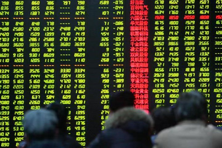 China's Stock Markets Plunge 9% After Extended Holiday to Curb Spread of Coronavirus