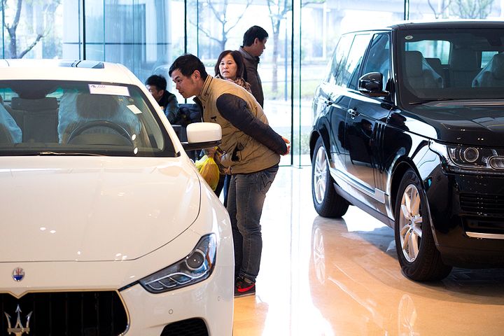 China's Car Output, Sales Plunged in February on Covid-19, New Year's Holiday