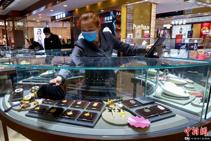 Wuhan Shopping Malls Start to Reopen With Modest Traffic