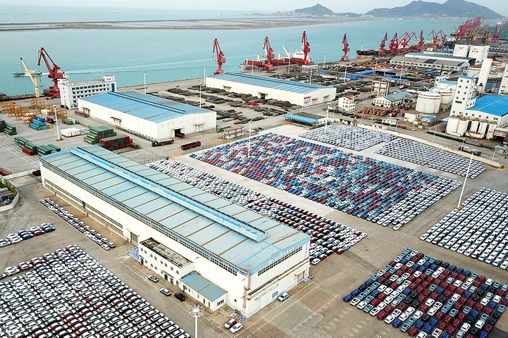 Ships Flock to Chinese Ports as They Return to Normal