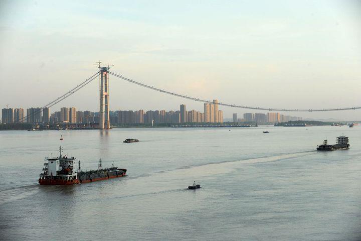 China to Build More River-Crossing Passages along Yangtze River