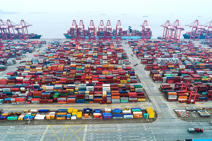 China’s Trade Surplus Fell 81% to USD14 Billion in First Quarter, Customs Says